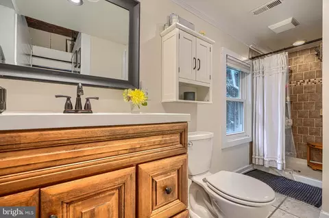 Bath - 603 Cedarcroft Rd, Baltimore, MD 21212 photo 5 of 9