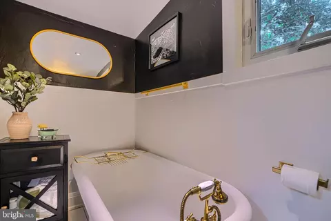 Bath - 603 Cedarcroft Rd, Baltimore, MD 21212 photo 2 of 9