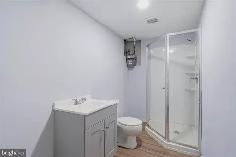 Bath - 2029 Griffis Ave, Baltimore, MD 21230 photo 1 of 3