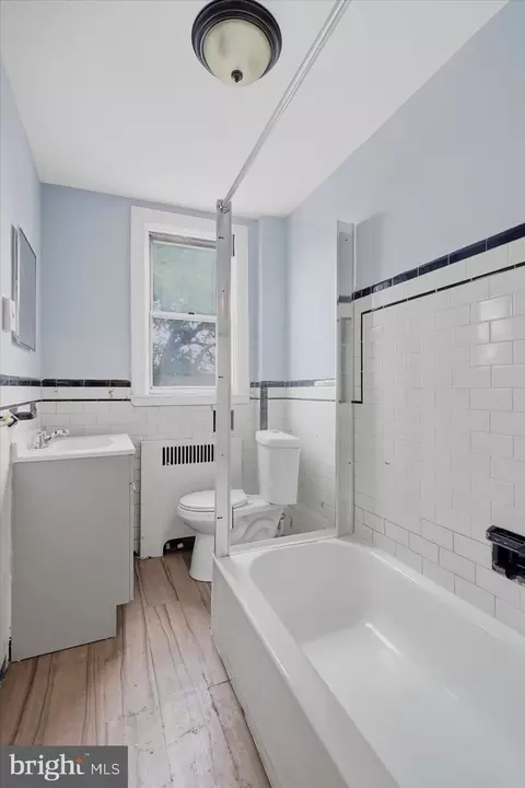 Bath - 2029 Griffis Ave, Baltimore, MD 21230 photo 3 of 3