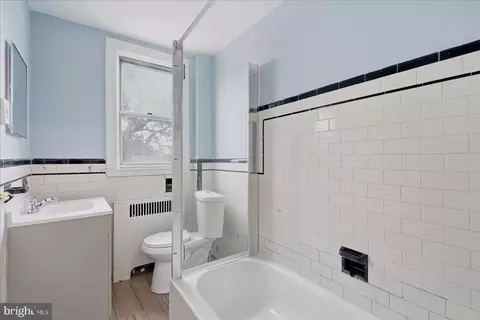 Bath - 2029 Griffis Ave, Baltimore, MD 21230 photo 2 of 3
