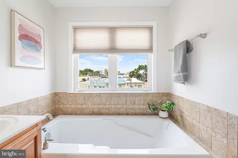 Bath - 1434 Steuart St, Baltimore, MD 21230 photo 6 of 7