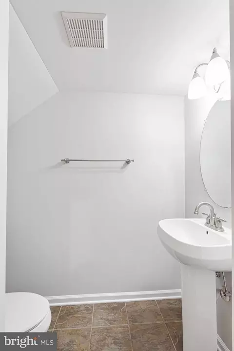 Bath - 1434 Steuart St, Baltimore, MD 21230 photo 1 of 7