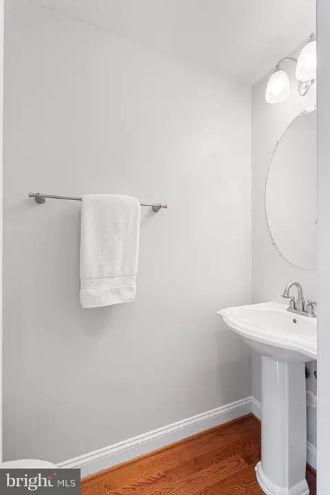Bath - 1434 Steuart St, Baltimore, MD 21230 photo 2 of 7