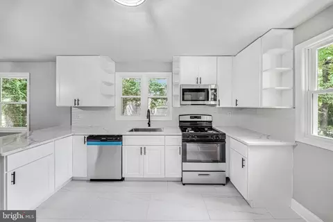 Kitchen - 916 E Belvedere Ave, Baltimore, MD 21212 photo 1 of 1