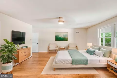Bedroom - 916 E Belvedere Ave, Baltimore, MD 21212 photo 6 of 9