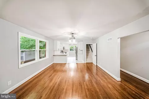 Living - 916 E Belvedere Ave, Baltimore, MD 21212 photo 4 of 6