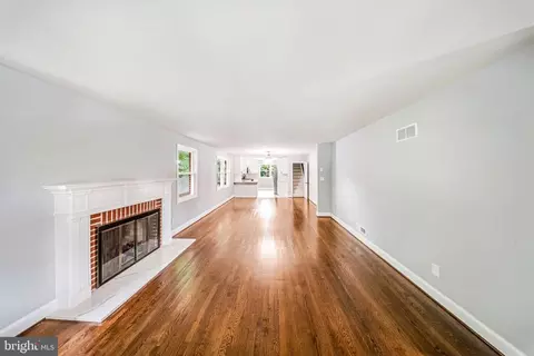 Living - 916 E Belvedere Ave, Baltimore, MD 21212 photo 3 of 6