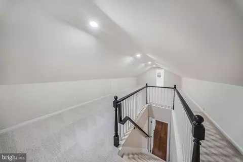 Entry Way - 916 E Belvedere Ave, Baltimore, MD 21212 photo 7 of 10