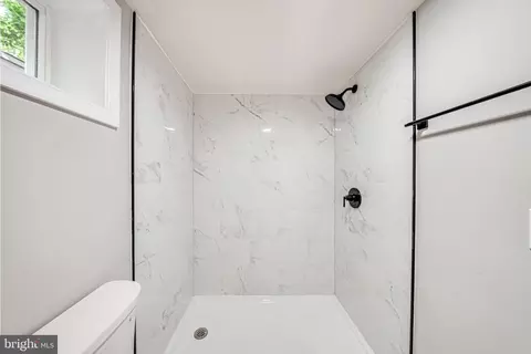 Bath - 916 E Belvedere Ave, Baltimore, MD 21212 photo 4 of 4