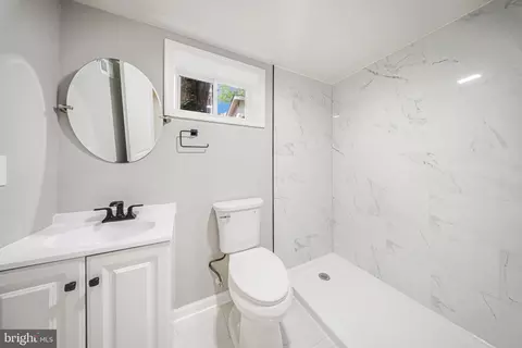 Bath - 916 E Belvedere Ave, Baltimore, MD 21212 photo 3 of 4