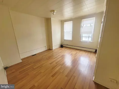Living - 2624 E Hoffman St, Baltimore, MD 21213 photo 3 of 4