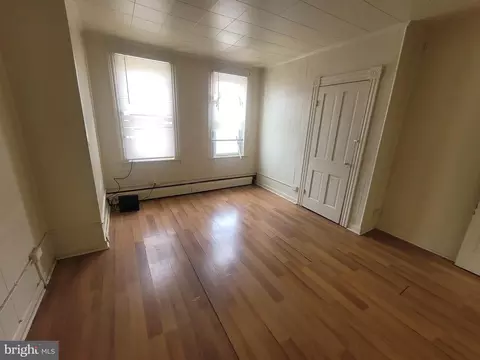 Living - 2624 E Hoffman St, Baltimore, MD 21213 photo 4 of 4