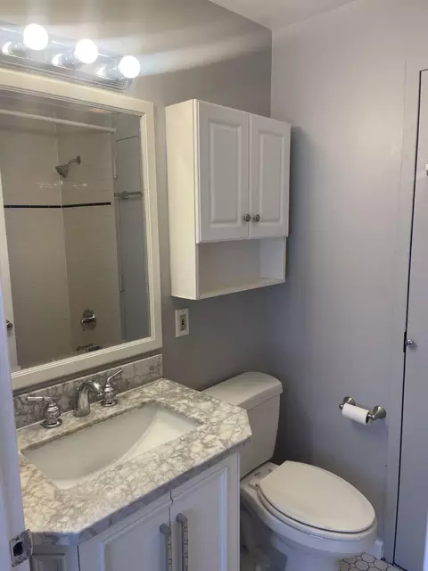 Bath - 503 S Durham St, Baltimore, MD 21231 photo 3 of 4