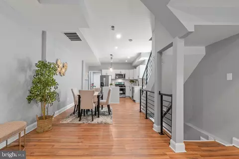 Entry Way - 1501 N Wolfe St, Baltimore, MD 21213 photo 3 of 13
