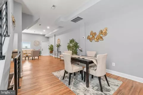 Entry Way - 1501 N Wolfe St, Baltimore, MD 21213 photo 5 of 13