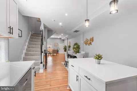 Entry Way - 1501 N Wolfe St, Baltimore, MD 21213 photo 8 of 13