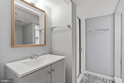 Bath - 1501 N Wolfe St, Baltimore, MD 21213 photo 2 of 2