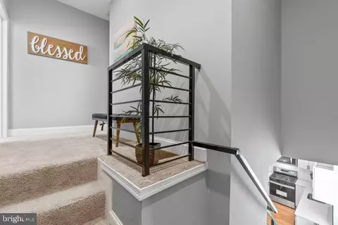 Entry Way - 1501 N Wolfe St, Baltimore, MD 21213 photo 10 of 13