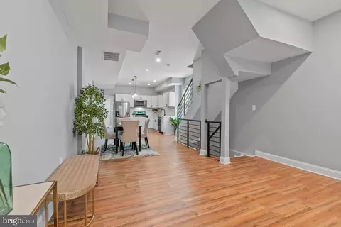 Entry Way - 1501 N Wolfe St, Baltimore, MD 21213 photo 2 of 13