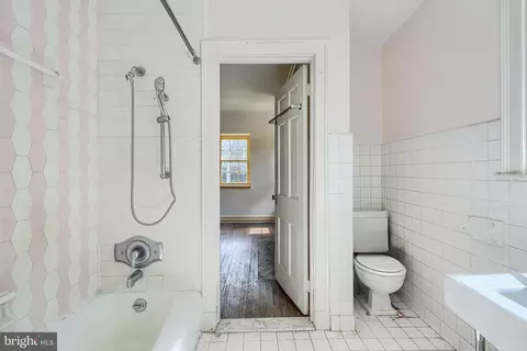 Bath - 15 W Cold Spring Ln, Baltimore, MD 21210 photo 1 of 6