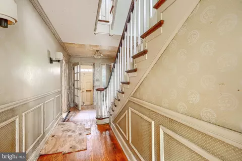 Entry Way - 15 W Cold Spring Ln, Baltimore, MD 21210 photo 2 of 3