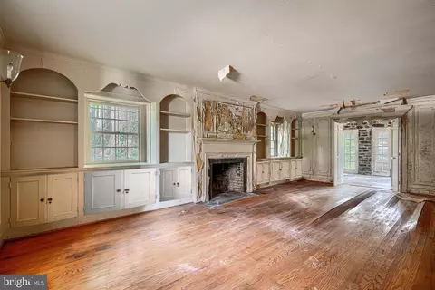 Living - 15 W Cold Spring Ln, Baltimore, MD 21210 photo 2 of 3