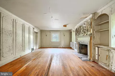 Living - 15 W Cold Spring Ln, Baltimore, MD 21210 photo 1 of 3