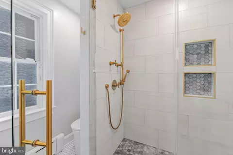 Bath - 211 Chancery Rd, Baltimore, MD 21218 photo 3 of 5
