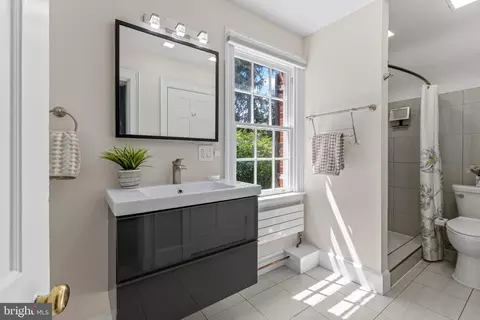 Bath - 211 Chancery Rd, Baltimore, MD 21218 photo 4 of 5