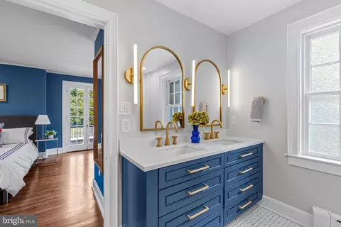 Bath - 211 Chancery Rd, Baltimore, MD 21218 photo 2 of 5