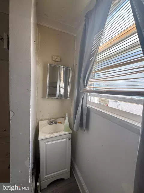 Bath - 729 E 41st St, Baltimore, MD 21218 photo 2 of 2