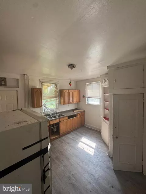 Entry Way - 729 E 41st St, Baltimore, MD 21218 photo 2 of 13