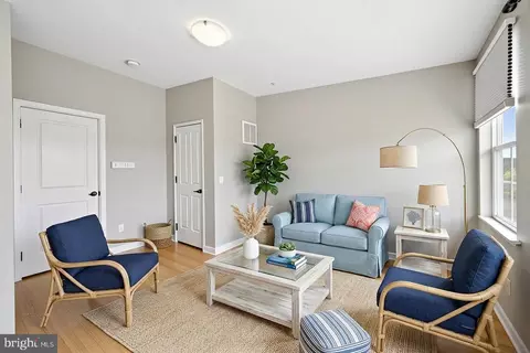 Living - 4607 Dillon St, Baltimore, MD 21224 photo 8 of 9