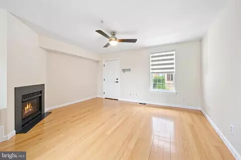 Living - 4607 Dillon St, Baltimore, MD 21224 photo 6 of 9