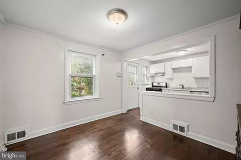 Entry Way - 5104 Sunset Rd, Baltimore, MD 21215 photo 1 of 2