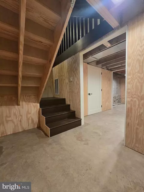 Entry Way - 804 E North Ave, Baltimore, MD 21202 photo 13 of 16