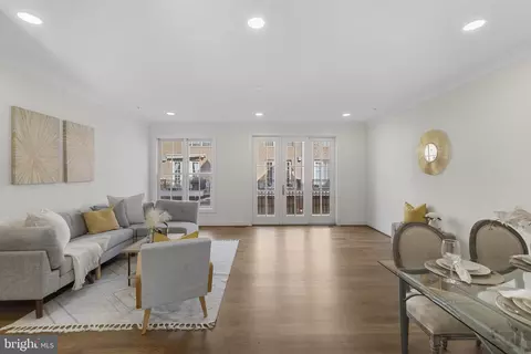 Living - 1256 Dockside Cir, Baltimore, MD 21224 photo 3 of 3