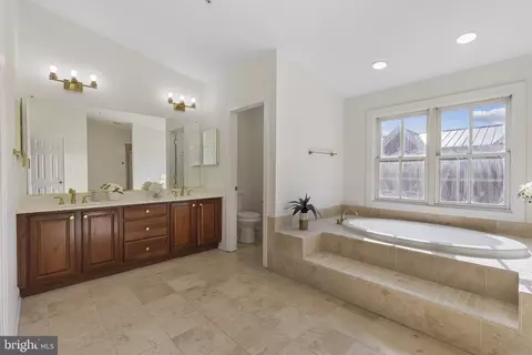 Bath - 1256 Dockside Cir, Baltimore, MD 21224 photo 2 of 2
