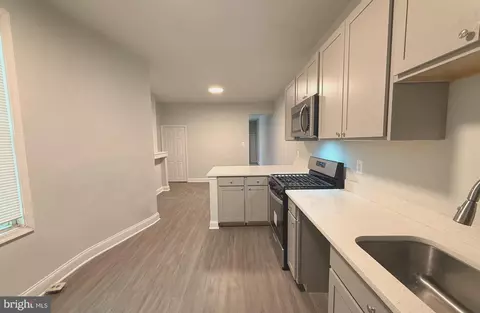 Entry Way - 1952 Walbrook Ave, Baltimore, MD 21217 photo 3 of 9
