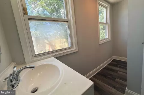 Entry Way - 1952 Walbrook Ave, Baltimore, MD 21217 photo 7 of 9