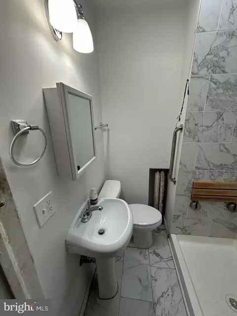 Bath - 4008 W Garrison Ave, Baltimore, MD 21215 photo 1 of 2