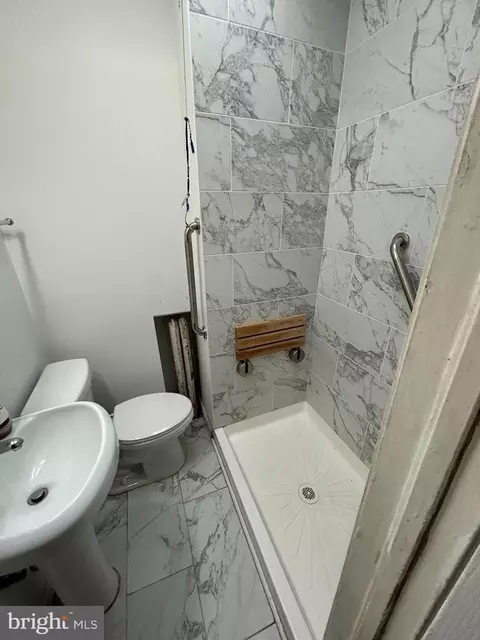 Bath - 4008 W Garrison Ave, Baltimore, MD 21215 photo 2 of 2