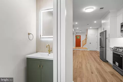 Entry Way - 1628 Mchenry St, Baltimore, MD 21223 photo 6 of 13