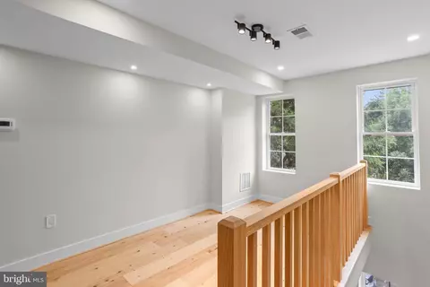 Entry Way - 1628 Mchenry St, Baltimore, MD 21223 photo 10 of 13