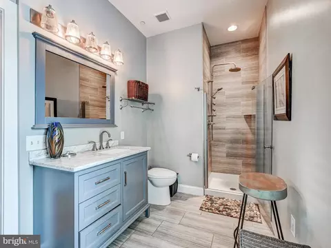 Bath - 1722 Fleet St, Baltimore, MD 21231 photo 1 of 5