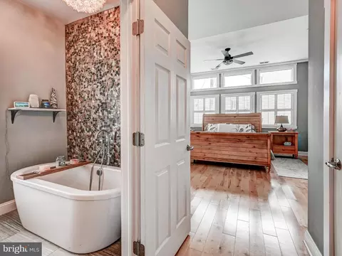 Bath - 1722 Fleet St, Baltimore, MD 21231 photo 3 of 5