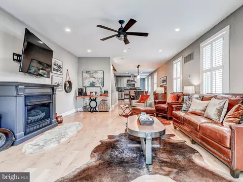 Living - 1722 Fleet St, Baltimore, MD 21231 photo 1 of 2