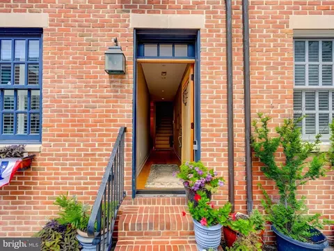 Entry Way - 1722 Fleet St, Baltimore, MD 21231 photo 1 of 3