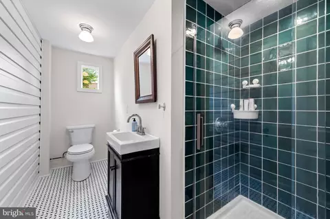 Bath - Undisclosed, Baltimore, MD 21210 photo 1 of 2